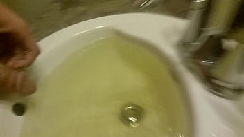 Preview 4 of Baba Nxxxx - I piss underwater