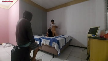 Preview 4 of Xxx Sexy Hd Dowen - marido corno observa esposa gostosa enquanto ela &eacute_ fodida por um solteiro aleat&oacute_rio