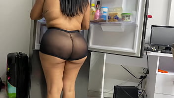 Preview 3 of Brother Rape Mother - Mujer con transparencia limpia sin darse cuenta que es grabada