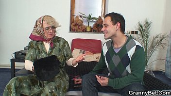 Preview 2 of 18year Boy Sex Girl - Old women gets her bald pussy slammed