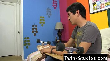 Preview 1 of Buff Men - Video porno de emo boys gays Dustin Cooper wants to borrow Jack
