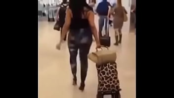 Preview 2 of Momjapan Xxx - choha maroc big AsS صاحبة اجمل مؤخرة بالعالم تتجول في المطار دبي - YouTube [360p]