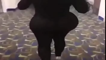 Preview 3 of Momjapan Xxx - choha maroc big AsS صاحبة اجمل مؤخرة بالعالم تتجول في المطار دبي - YouTube [360p]