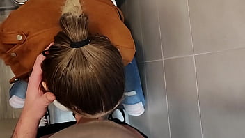 Preview 2 of X X X Vdo Com Hd - Mamada en un Ba&ntilde_o de la Universidad