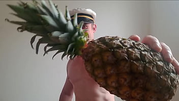 Preview 1 of Vagina Nl - Culin&aacute_ria do Capit&atilde_o,  o ABACAXI do PRAZER que a coroa gostosona aprovou