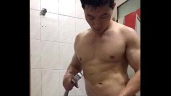 Preview 3 of Jav Weaver - Japon&ecirc_s gostoso tomando banho na academia