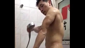 Preview 4 of Jav Weaver - Japon&ecirc_s gostoso tomando banho na academia