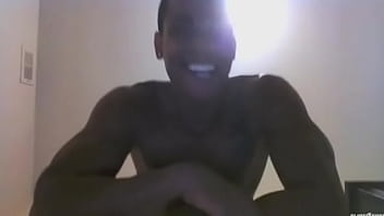 Preview 1 of Munyil Amateur - Moreno gostoso na cam