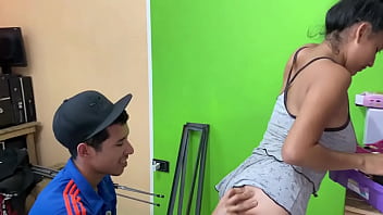Preview 2 of Seel Close Xnxx Hd - le orde&ntilde_o la enorme polla a mi primo y me trago toda su leche