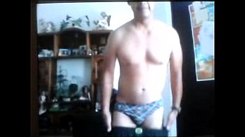 Preview 1 of Big Tits Com - Madurito en trusa
