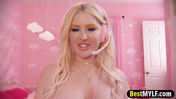 Preview 1 of Www Poran Hud Com - What&rsquo_s up,  MYLF lovers? March is about to get bouncy with our bootylicious and curvy MYLF of the Month: the bodacious Jenna Starr!