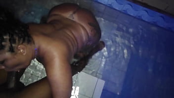 Preview 2 of Pahle Bar Xxxx - Sexo na piscina com moreno dotado.