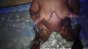 Preview 3 of Pahle Bar Xxxx - Sexo na piscina com moreno dotado.