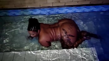 Preview 1 of Pahle Bar Xxxx - Sexo na piscina com moreno dotado.