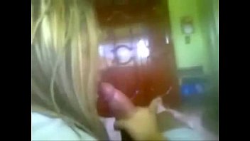 Preview 3 of Polis 3some - Loirinha chupando um pau grosso