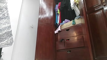 Preview 3 of Arabian Livestream - Tentadora sirvienta ense&ntilde_ando sus curvas