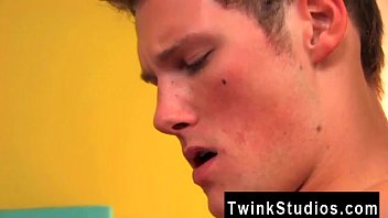 Preview 1 of Rathika Abpet - Tin age gay boys porno It&#039_s a classic porno scene: a hot pizza