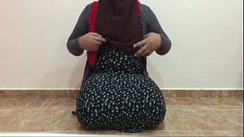 Preview 1 of Big Dildo Pussy Ass Fuck - arab hot shemale in hijab plays with dildo and fucking ass