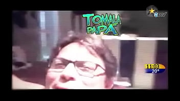 Preview 4 of Wife Feeds Husband Friends Cum - Tomala Pap&agrave_ (Versi&ograve_n Anel)