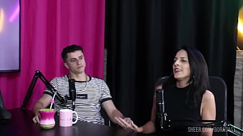 Preview 3 of Mom Shocks - COMPILADOS DO DIG&Atilde_O DA ILHA E KEL ABATE NO BORA CAST COM BRUNA CARLOS - PARTE 1 (WATCH ON: SHEER/RED)