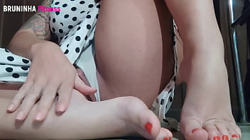 Preview 2 of Chilean Xxx - Close nos p&eacute_s e no grelo que todo mundo ama!