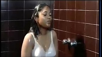 Preview 4 of Sunny Leone Xxx Video Fucking - mallu girls enjoying fun in beach and hot shower