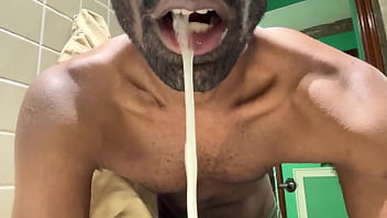 Preview 4 of Misur Xxx - Voc&ecirc_s engolem ou cospem? #cum #porra