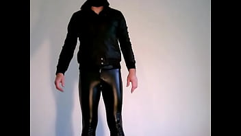 Preview 1 of Girl Gushing Um - Eriks neues Nuttenoutfit 2