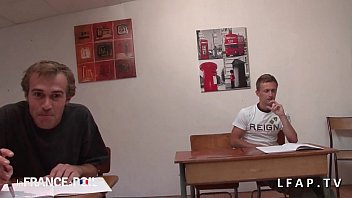 Preview 3 of Prons Xxxx Video Watch - La prof se fait choper par ses eleves en classe