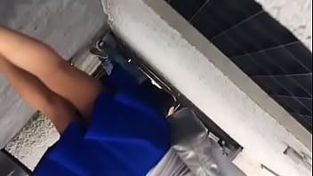 Preview 1 of Desi Lockdown - Upskirt a MILF en Banamex