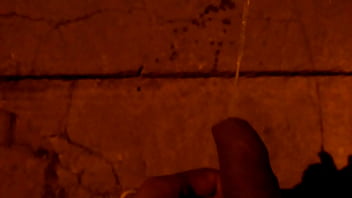 Preview 1 of Search Girls Giving - orinando en la calle