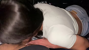 Preview 4 of Twerking Pov - Un extra&ntilde_o se acerc&oacute_ en el carro y se ofreci&oacute_ a hacerme una mamada a cambio de dinero y Estuve de acuerdo y me lo tragu&eacute_ todo - mamada en el coche