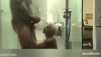 Preview 3 of German Online Teeny Film - Deutsches Paar wird heimlich mit versteckter Kamera beim Ficken in der Dusche gefilmt