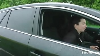 Preview 1 of Vidio Sex Jepang School - Deutsche Anhalterin laesst sich von Fremden als Dank fuer die Fahrt im Auto ficken