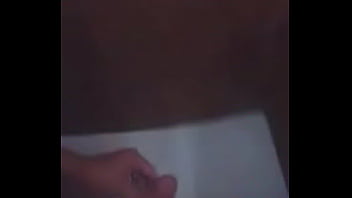 Preview 3 of Sadaf Saleem - Batendo punheta e gozando no banheiro