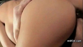 Preview 3 of Kakak Pegang Batang - Sexy mom suck and fuck dick for jizz