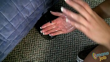 Preview 4 of Cloa Cortez - Sweet handjob