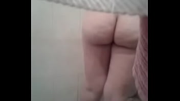 Preview 4 of Butty Puja - viendo a mi cu&ntilde_ada ba&ntilde_&aacute_ndose mmm