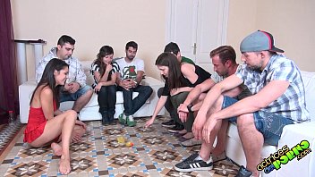 Preview 2 of Cutie Tatou - El Juego de la botella - Voyeur sex