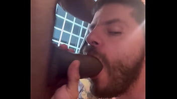 Preview 3 of Anal Mature Free - Fazendo essa pau delicioso crescer na minha boca vem me ver se deliciando at&eacute_ o final com com essa mamada gostosa nele n ...