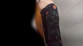 Preview 1 of Bangladeshi Suzana Zafar Xxx - Espiando a mi madrastra depilandose el co&ntilde_o