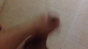 Preview 3 of Tamil Actress Oviya Sex Vidoes - Jerking off in the shower / Pajandome en la ducha