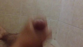 Preview 4 of Tamil Actress Oviya Sex Vidoes - Jerking off in the shower / Pajandome en la ducha