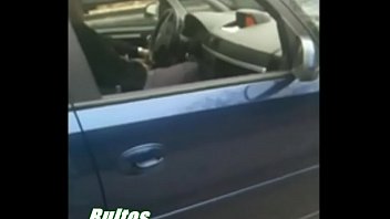 Preview 1 of R18 Javor - Tocandose en Su auto,  video completo.