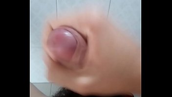 Preview 3 of Nnxn Video - Haci&eacute_ndome una paja r&aacute_pida con saliva en mano.