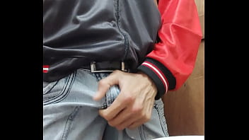 Preview 1 of Www Com Usxxx Free Video Sexy - Un jeune homme tire sur sa grosse bite - touche son p&eacute_nis