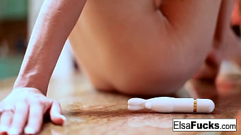 Preview 2 of Xxx Video Hd Jabar Jasti - Teen cutie Elsa plays with herself in the kitchen