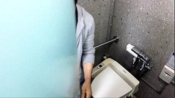Preview 1 of Beeg Cuong Hiep - Hidden camera in toilet.