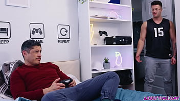 Preview 1 of Ngintip Mom Mmamdi Horny - FUCK,  EAT,  GAME,  Two straight guys Clark Delgaty and Rocky Vallarta find out what life is all about!
