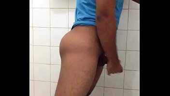 Preview 3 of Ceren Eren Turk - Punhetando no banheiro